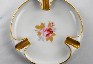Cinzeiro redondo porcelana Artibus decorado com flores e ouro n2
