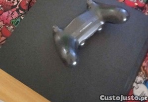 PS4 e comando em segunda mao em bom estado para uso preo TIMO!!