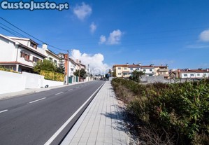 Terreno 7.636 M2: 2 Prédios + 13 Moradias -...