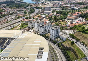 Apartamento T2 Com Varanda E Lugar De Garagem -...