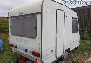 Caravana ADRIA 3.3m + Avançado toldo