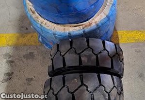 Pneus + garfos  empilhador  toyota  linde  mitsubishi