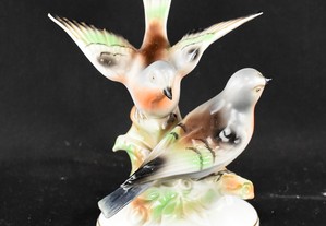 Figura / Grupo escultório de pássaros, porcelana alemã PM&M