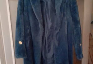 casaco de pelo azul