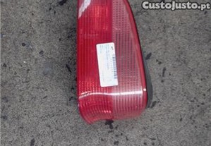 Farolim Traseiro Esquerdo Peugeot 106 S2 041996