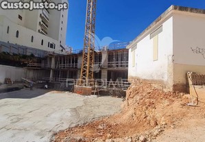 Novo t1+1 de luxo com garagem em box na praia rocha