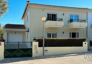 Casa T4 em Leiria de 244,00 m²