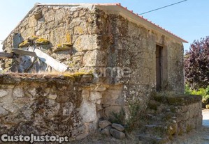 9 Terrenos Urbanos Com Moradias Em Granito E 9...