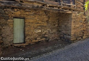 Oportunidade nica em Mirandela: Casa para Restaurar por 26.000 