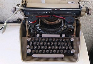 Antiga máquina de escrever.