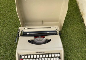 Máquina de escrever vintage Underwood 44