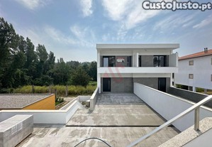 Moradia Geminada T3 Nova Em Moreira De Cnegos, Guimares, Braga, Guimares