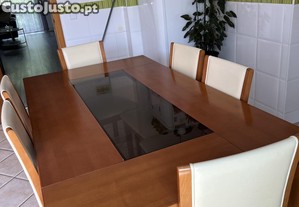 Mesa de sala com 6 cadeiras