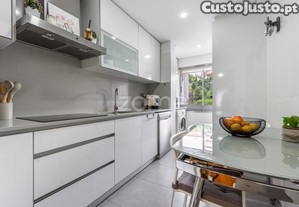 Apartamento T3 Semi Remodelado Em Padim Da...