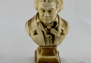 Busto de Beethoven em terracota