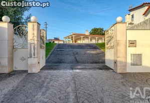 Casa / Villa T5 em Regueira de Pontes de 318,00 m²