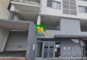 Espaço comercial estreito câmara de lobos