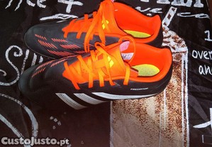 Chuteiras adidas para piso sinttico/Tnis para o dia a dia