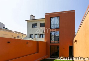 Moradia De Design Contemporâneo, Com Detalhes...