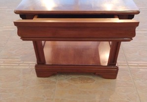 Mesa de apoio,nova,madeira maciça,0,59x0,59x0,50