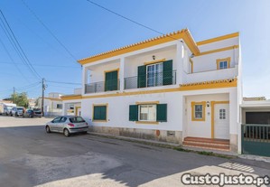 Moradia Encantadora em Espiche, Próxima à Praia da Luz e Lagos