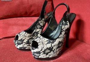 Sapatos femininos de salto alto semi-novos