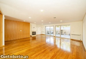 Moradia T4 + Escritório, Como Nova, Na Amarela...