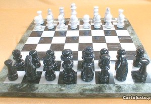 Jogo de xadrez em pedra 40x40x2cm