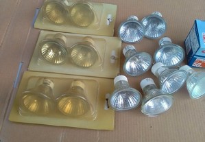 14 lâmpadas novas em embalagem