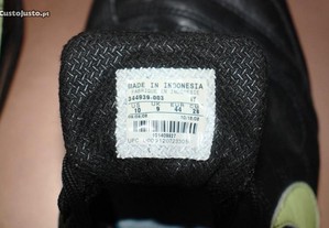 Sapatilhas pretas p relvado sintético da Nike t.44