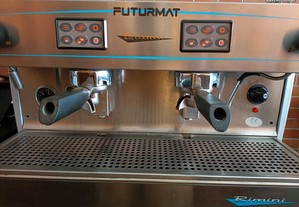 Máquina de café eletrónica Futurmat Rimini dois grupos (semi-nova) + depurador