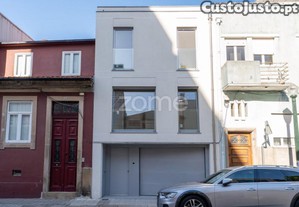 Moradia T3+1 - Com Terraço E Garagem - Antas -...