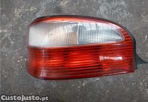 FAROLIM TRASEIRO ESQUERDO Citroen saxo 1999 6350L8