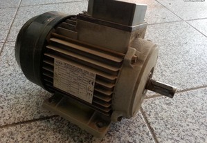 Motor eléctrico 220/400v c.i.m.a.
