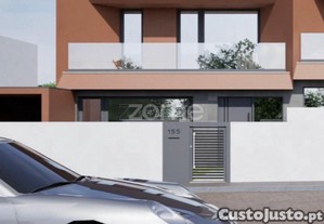 Moradia T3 Geminada Em Castelões