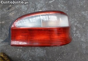 FAROLIM TRASEIRO DIREITO Citroen saxo 1999 6351L8