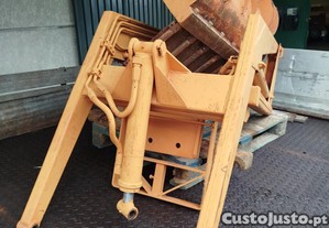 Carregador frontal para trator agrícola