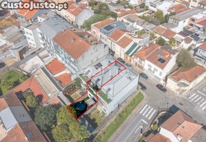 Moradia T3 Com Pátio, Anexos E Garagem Em...