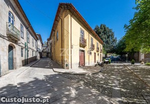 Moradia T7no Centro Histórico Em Guimarães