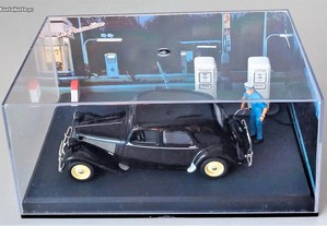 * Miniatura 1:43 Diorama Citroen Traction 11 " La Route Bleue " Abastecimento de Combustível