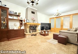 Moradia Em Banda, No Covelo - Calendário