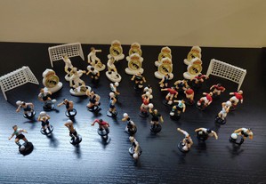 Lote de miniaturas de jogadores de futebol