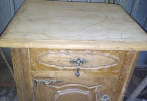 mesa de cabeceira antiga em madeira de castanho 43 x 34