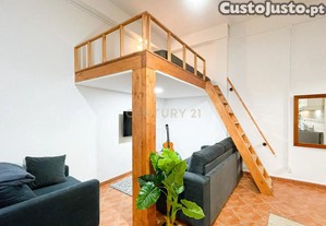 Escritório convertido em Apartamento T1 com zona exterior de 20m² e rooftop com vista mar