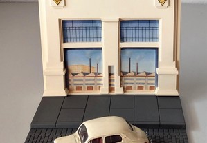* Miniatura 1:43 Diorama "Fábrica da Renault" Com Renault 4 CV 