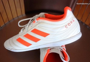 Sapatilhas de futsal marca Adidas Brancas Copa t39