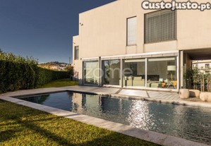 Moradia T4 Com Piscina Em Tenões, Braga