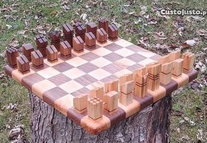 Jogo de xadrez em madeira natural (NOVO POR ESTREAR)