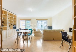 Apartamento T2 + 1 Duplex Com Varanda, Montijo