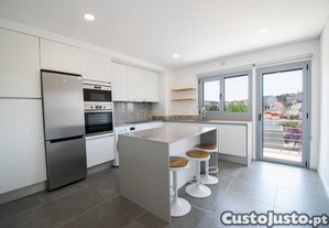 Apartamento Remodelado com 3 Quartos em Rua Tranquila sem Saída